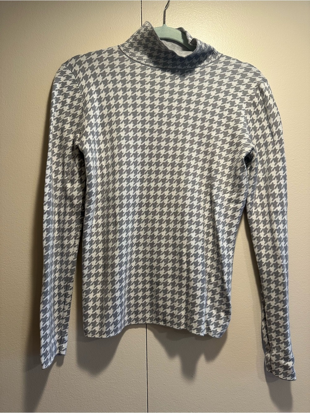 Ann Taylor Gray & White Houndstooth Turtleneck Sweater